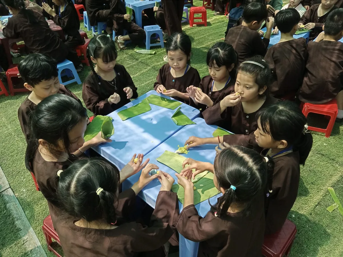 Xay bột làm bánh dân gian