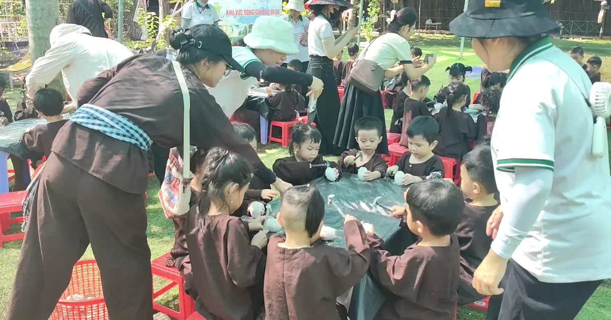 Các bé Wonderlearn hóa thân thành nhà khảo cổ nhí tại Dragon Farm